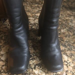 Black ankle boot with block heel